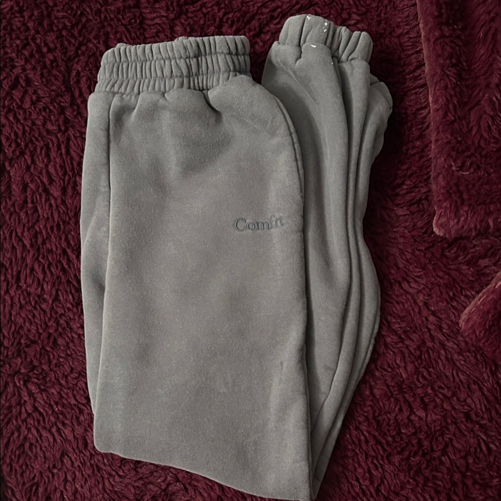Comfort Women's Gray heavy Sweatpants . White stain on bottom ankle and lower le